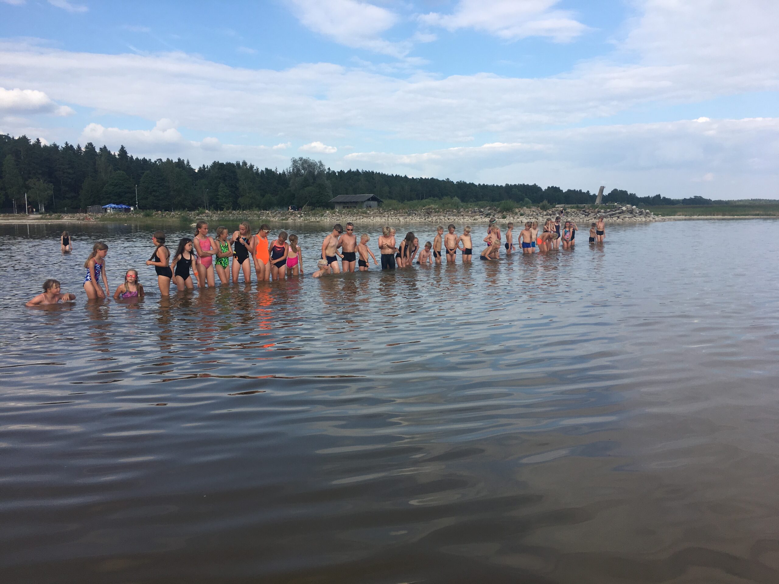 Ujumiskooli õpilased laovad uueks hooajaks põhja erinevates laagrites