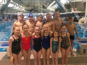 12-liikmeline Ujumiskooli võistkond stardib rahvusvahelisel noortevõistlusel Leedus