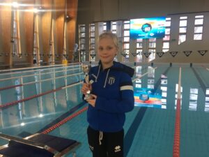 MEDALISADU! Ujumiskooli noored teenisid võistlussarja “Laste Karikas” II etapil rekordilise medalisaagi